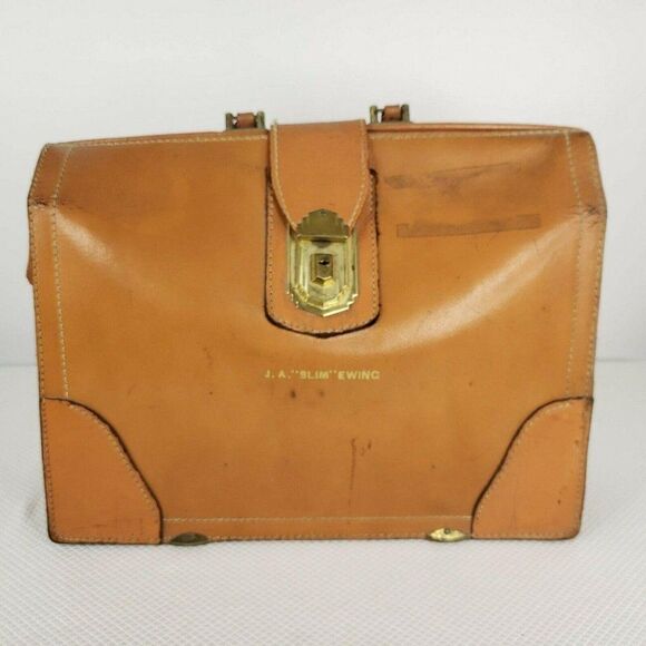 Vtg 60s Distressed Saddle Leather Boho Messenger Briefcase Bag Satchel Tan - Picture 1 of 12